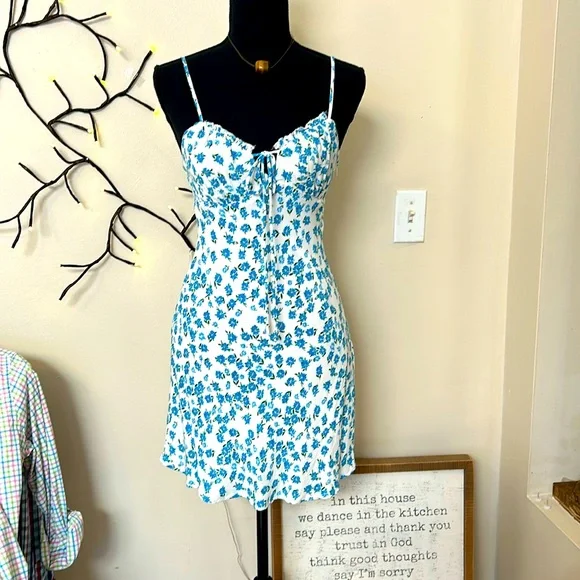 Spring dress, floral print, spaghetti straps, adjustable, Sz M  Skylar+Madison